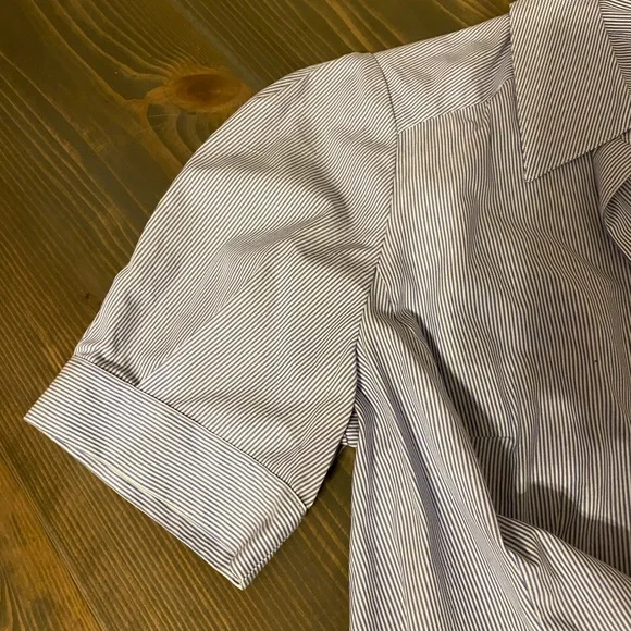 Ann Taylor LOFT Pin-Striped Puff Sleeve Blouse. Size 4 - Picture 4 of 4